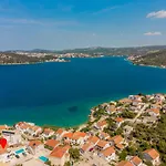 Quiet Bay Getaway Mona 5 7 And 8 * Ražanj