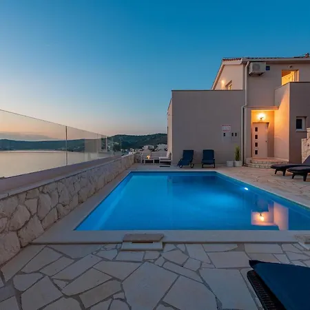 Quiet Bay Getaway Apt Mona 5 7 And 8