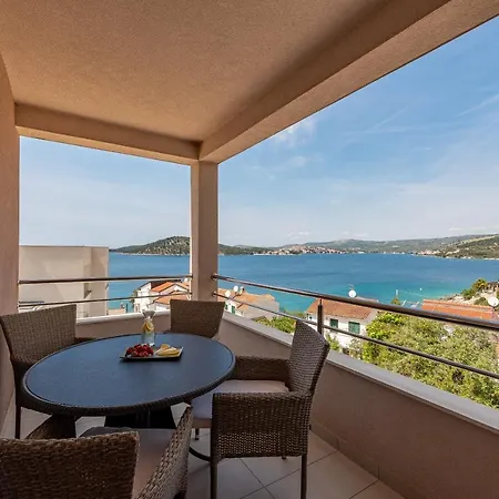 Quiet Bay Getaway Apt Mona 5 7 And 8 Ražanj