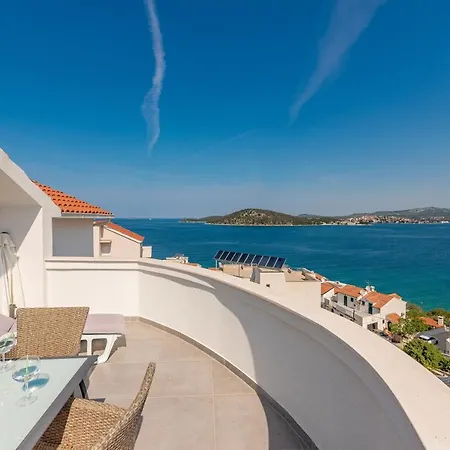 Quiet Bay Getaway Apt Mona 5 7 And 8 * Ražanj