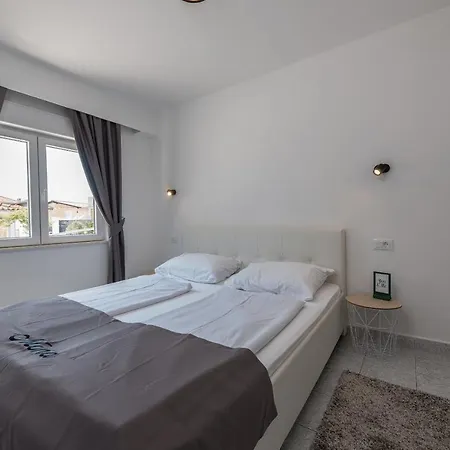 Quiet Bay Getaway Apt Mona 5 7 And 8 * Ražanj