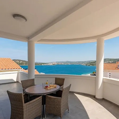 民宿 Quiet Bay Getaway Apt Mona 5 7 And 8 Ražanj