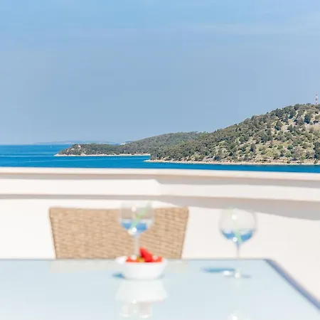 Quiet Bay Getaway Apt Mona 5 7 And 8 * Ražanj