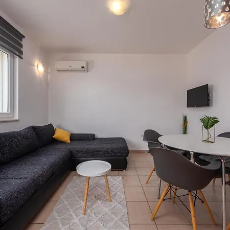 Quiet Bay Getaway Apt Mona 5 7 And 8 * Ražanj