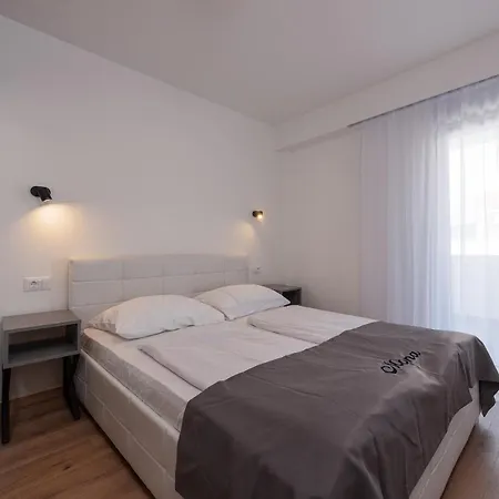 Privatunterkunft Quiet Bay Getaway Apt Mona 5 7 And 8 Ražanj