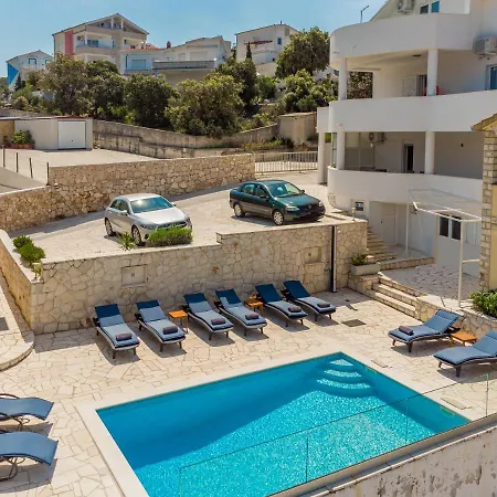 Quiet Bay Getaway Apt Mona 5 7 And 8