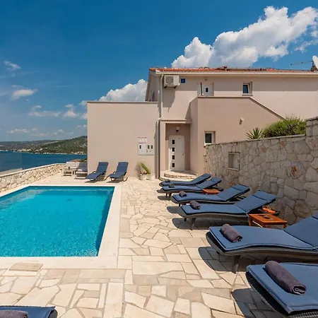 Privatunterkunft Quiet Bay Getaway Apt Mona 5 7 And 8 Ražanj