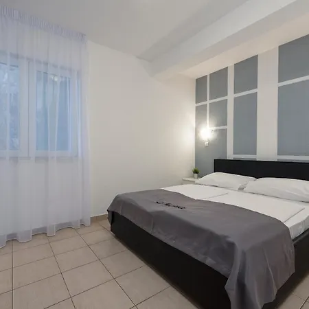 Quiet Bay Getaway Apt Mona 5 7 And 8