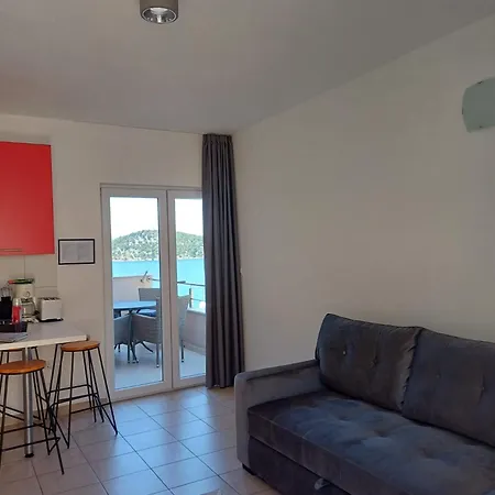 Quiet Bay Getaway Apt Mona 5 7 And 8 * Ražanj