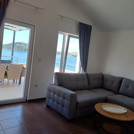 Ubytování v soukromí Mona *