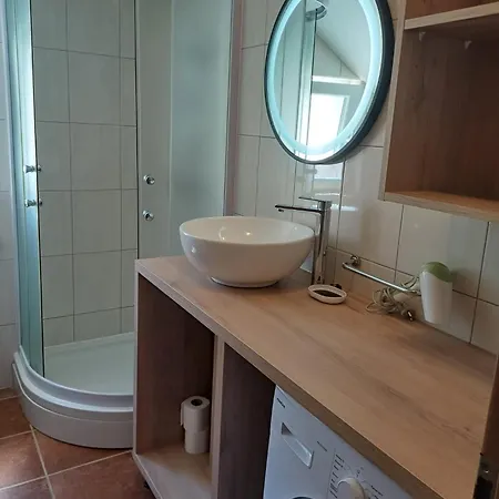 Quiet Bay Getaway Apt Mona 5 7 And 8 *