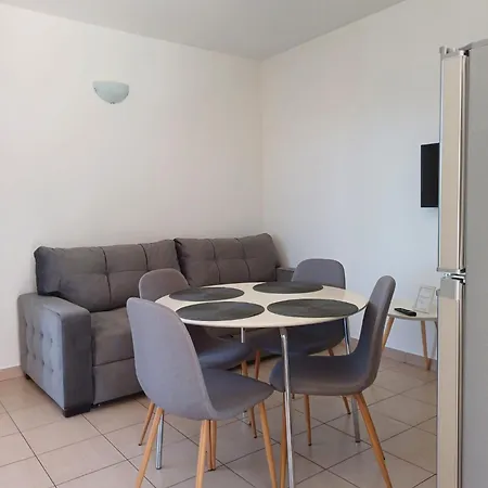Mona Homestay szállás *
