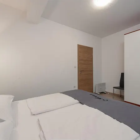 Ubytování v soukromí Mona *
