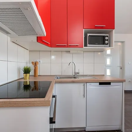 Δωμάτια σε οικογενειακή κατοικία Mona *