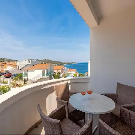 Quiet Bay Getaway Apt Mona 5 7 And 8 Ražanj