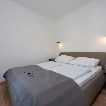 Quiet Bay Getaway Apt Mona 5 7 And 8 * Ražanj