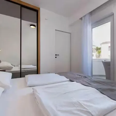 Quiet Bay Getaway Mona 5 7 And 8 منزل للإقامة Ražanj