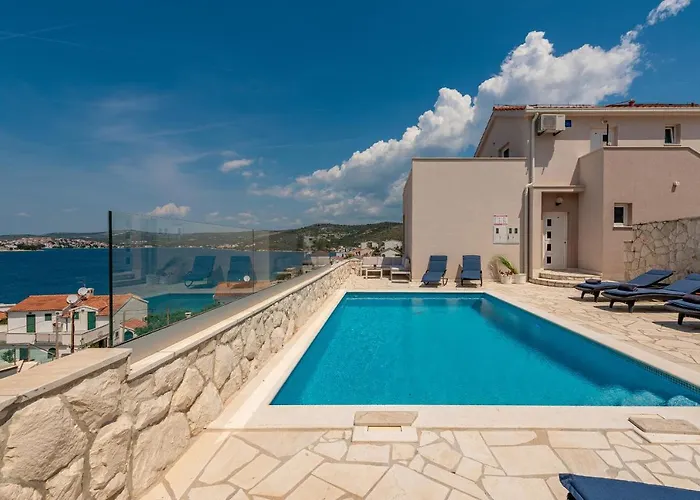 Quiet Bay Getaway Mona 5 7 And 8 Ražanj