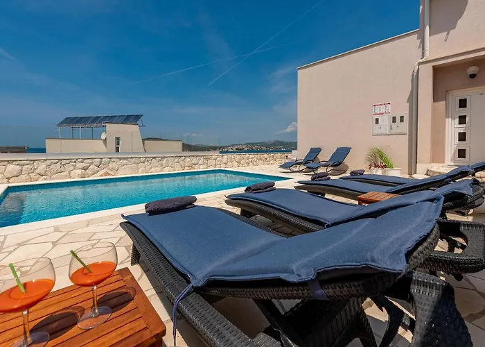 Quiet Bay Getaway Apt Mona 5 7 And 8