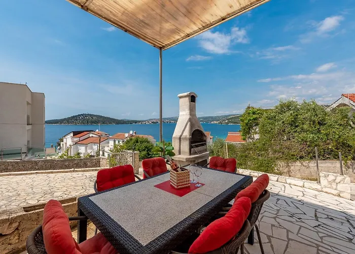 Homestay Quiet Bay Getaway Apt Mona 5 7 And 8 Razanj