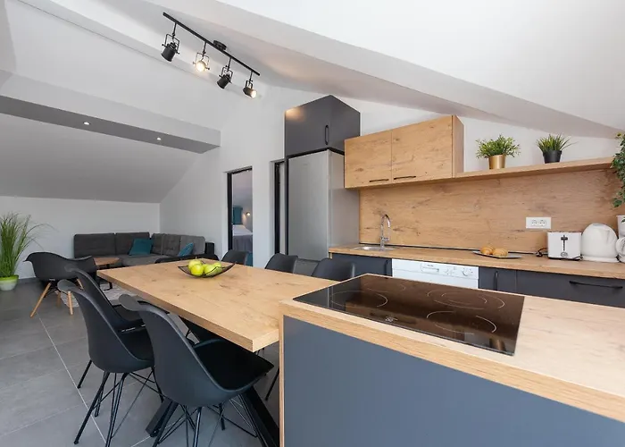 Homestay Quiet Bay Getaway Apt Mona 5 7 And 8 Razanj