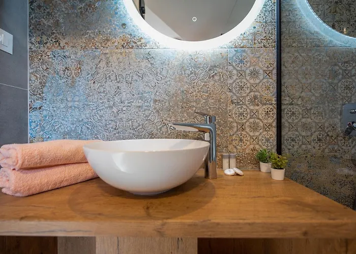 Quiet Bay Getaway Apt Mona 5 7 And 8 Razanj