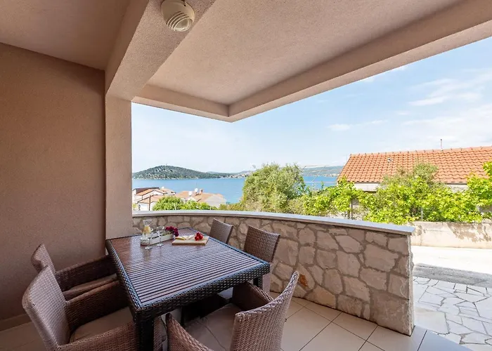 Homestay Quiet Bay Getaway Apt Mona 5 7 And 8 Razanj