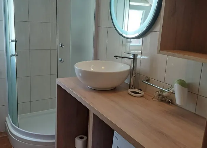 Quiet Bay Getaway Apt Mona 5 7 And 8 *