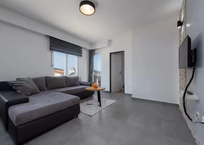 Quiet Bay Getaway Apt Mona 5 7 And 8 Homestay Razanj