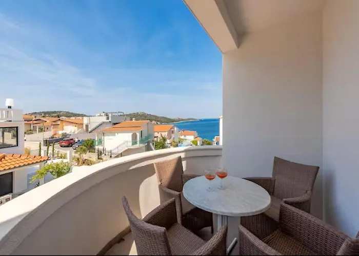 Quiet Bay Getaway Mona 5 7 And 8 Ražanj