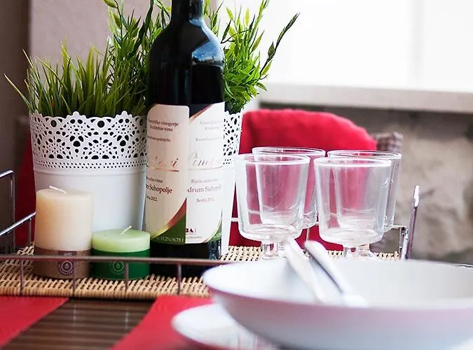 Quiet Bay Getaway Apt Mona 5 7 And 8 Ražanj